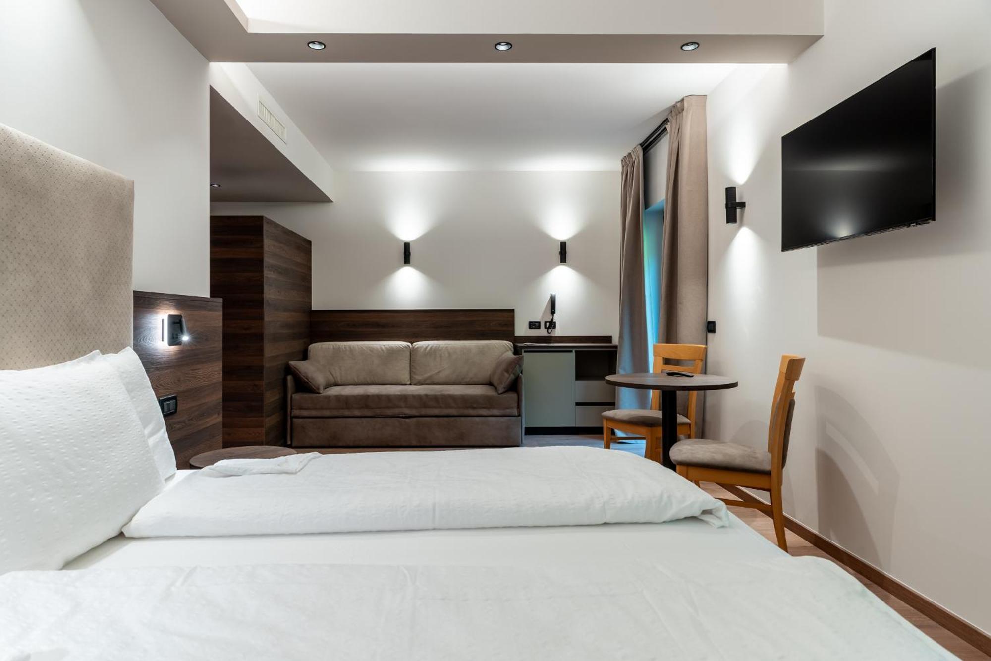 Ariston 3*